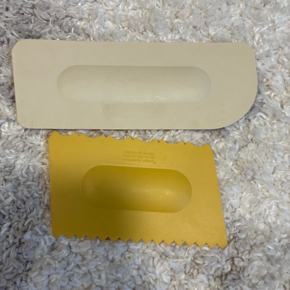 Vintage Tupperware Spreaders - Picture 5 of 7